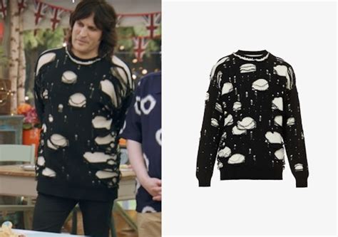 noel fielding baking jumper.